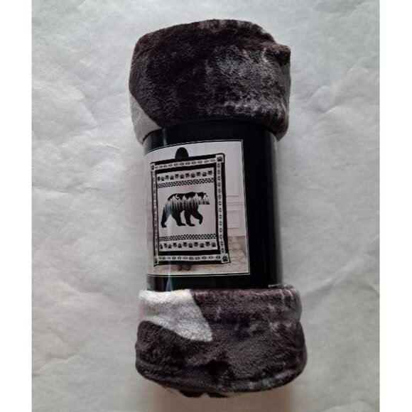 New Moon Bear Plush Throw Blanket Gift Outdoors Nature Paw Prints Bear Cabin NWT - Picture 3 of 3